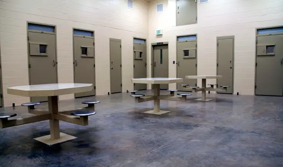 Comité de la Cámara de Representantes aprobó proyecto de ley para aumentar la capacidad en centros de detención juvenil en este estado de EEUU