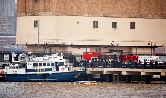 Cámaras captaron el momento preciso en que helicóptero se estrelló en el río Hudson de Nueva York