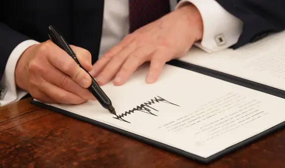 Gobernador firma nueva ley que convertirá a este estado en uno de los más restrictivos de EEUU en cuanto a control de armas