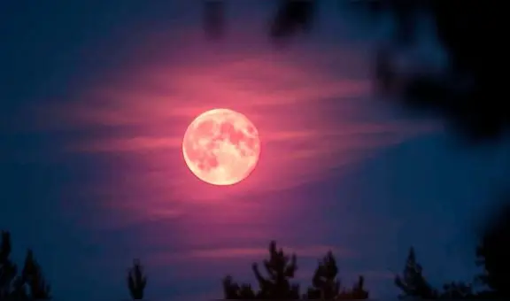 ¿Por qué siempre hay luna llena en Semana Santa? Cómo ver la Luna Rosa de abril en México este 2025