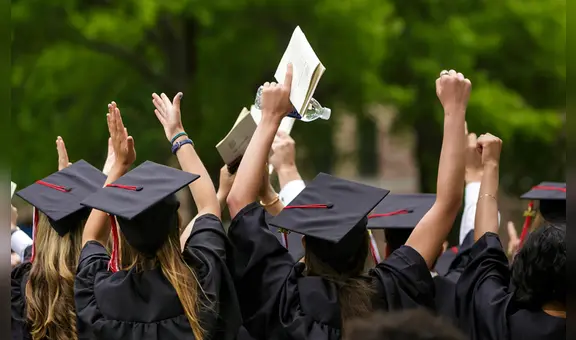 PRI busca que el título universitario sea gratuito en México con una reforma que beneficiaría a egresados