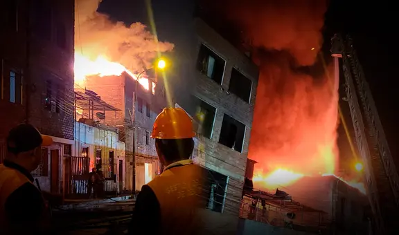 Incendio en Barrios Altos: voraz siniestro afectó 30 casas y 80 familias en Cercado de Lima