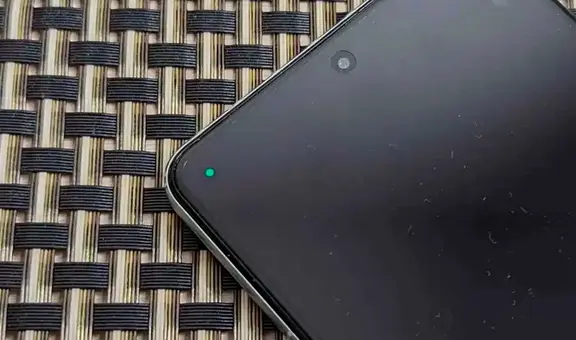 ¿Qué significa el punto verde o naranja que aparece en la pantalla del celular? Esta es su función