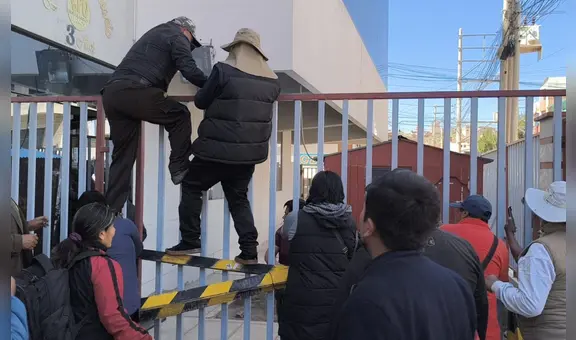 Alumnos se enfrentan al rectorado de la Universidad Néstor Cáceres de Juliaca: se reportan 4 heridos
