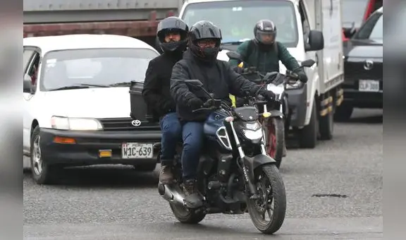 Motociclistas rechazan prohibición de dos personas en moto: “A los delincuentes no les importa ser multados”