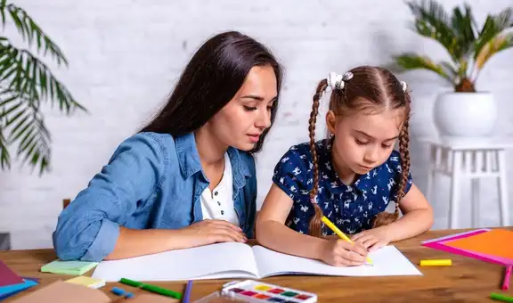 Trabajo de niñera en EEUU: requisitos, cuánto pagan y cómo tramitar la visa para ser Au Pair con este programa