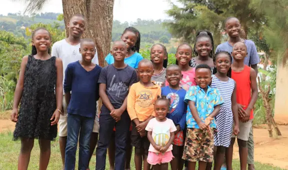 Denuncian abandono de un grupo infantil africano llamado Masaka Kids en Colombia tras un festival en Cartagena