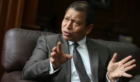 Ministro de Trabajo discrepa del MEF y descarta eliminar norma que limita la tercerización laboral: "Debe verse en el CNT"