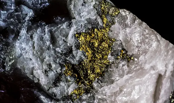 Geólogos revelan que los terremotos están formando grandes pepitas de oro gracias al cuarzo, según estudio científico