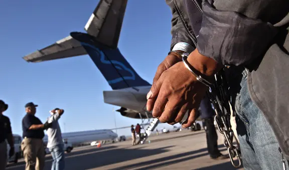 Estados Unidos: USCIS advierte que inmigrantes con Green Card también pueden ser deportados por ICE en 2025 por estas razones