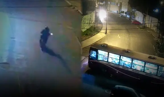 Cámaras captan el preciso momento del ataque a balazos contra bus "T" en Chorrillos: pasajeros se tiraron al suelo