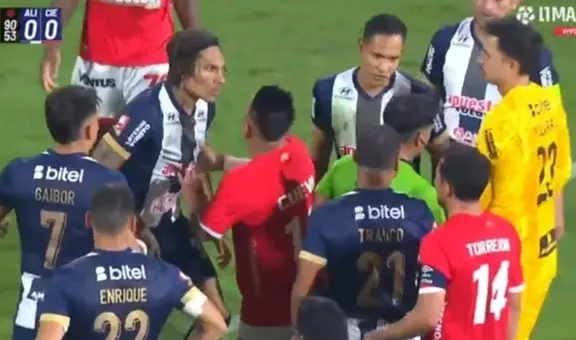 Paolo Guerrero se le fue encima al árbitro luego de ser expulsado en el Alianza Lima vs Cienciano