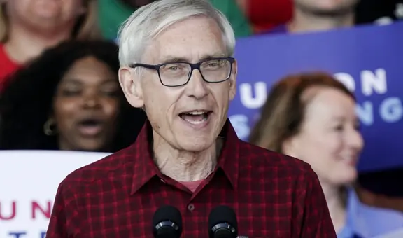 Evers enfrenta amenazas legales por memo de Trump al proteger empleados estatales de redadas migratorias: "Amenazas escalofriantes"