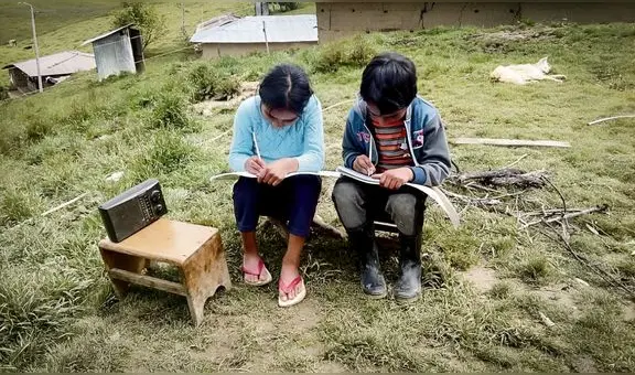 Docentes del Perú se encuentran en una "etapa bastante inicial" sobre el manejo de IA en la educación, según experto
