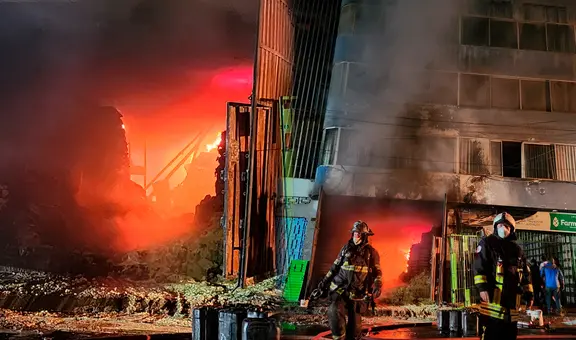 Incendio de gran magnitud consume almacén de productos químicos en San Luis: 5 personas evacuadas por asfixia