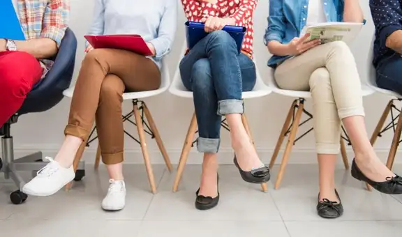 Qué significa mover la pierna sin parar: lo que revela este gesto sobre tu salud mental