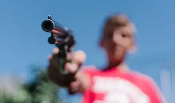 Policía en Nuevo México enfrenta a menores con pistola: el video revela la creciente crisis de seguridad infantil en EEUU