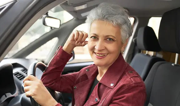 Licencia de conducir en California 2025: ¿hay un límite de edad para manejar por el estado?