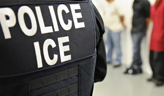 Inmigrantes asilados en EEUU deben presentar esta lista de documentos si es intervenido en un operativo de ICE