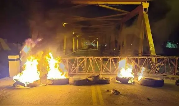 Paro de transportistas en Puno: bloquean puente Internacional de Ilave en protesta contra ola de inseguridad