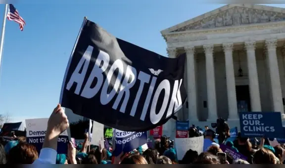 Legisladores de este estado de EEUU buscan revertir el derecho al aborto y prohibir transiciones de género en menores