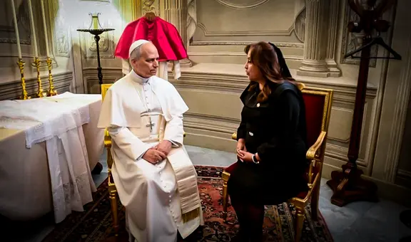 Dina Boluarte en el Vaticano: así fue su inusual y breve 'audiencia' con el Papa León XIV en la sacristía