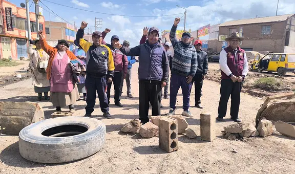 Pobladores bloquean vía Juliaca - Lampa tras 20 años de espera por asfaltado