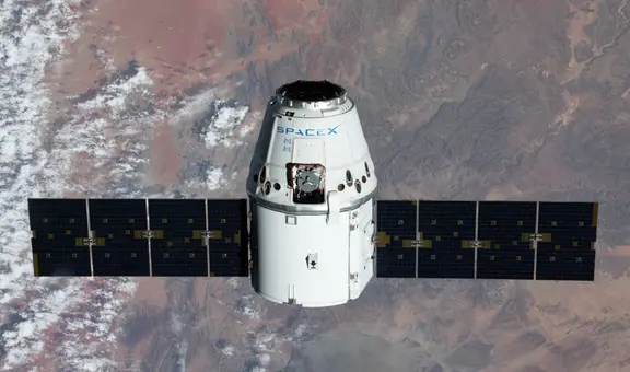 Así es la cápsula Dragon de SpaceX que ha vuelto a la Tierra con experimentos de la Estación Espacial Internacional