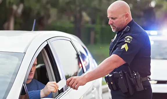 California: conductores en Los Ángeles deberán despedirse de su licencia de conducir en 2025 por esta razón