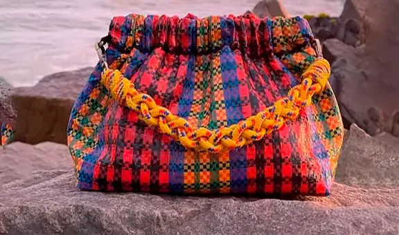¿Último grito de la moda? Peruanos quedan en shock por exorbitante precio de carteras fabricadas con bolsas de mercado