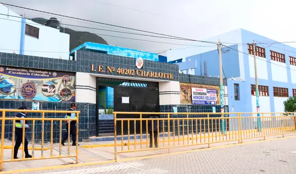 Escolar de 12 años muere frente a su madre tras tropezarse durante un pasacalle de su colegio en Arequipa