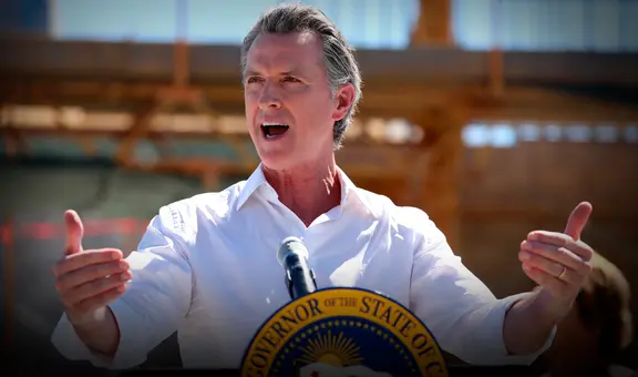 Gavin Newsom lo avala: California entregará cheques de estímulo a familias para aliviar carga financiera