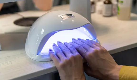 Científicos advierten que la radiación de las lámparas para el secado de esmalte de uñas alteran las moléculas de la piel