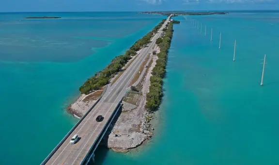 Esta es la autopista flotante de 180 kilómetros sobre el mar que conecta 44 islas en Estados Unidos