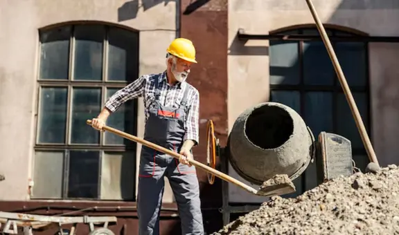 Albañil de 61 años gana la lotería y paga las deudas de sus cuatro hijas: "Hubo gritos, lágrimas y una felicidad que no se puede describir”
