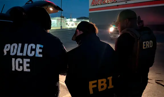 Redadas de ICE: dos hombres enfrentan cargos por agresión a agentes del FBI durante un operativo de inmigración en EEUU