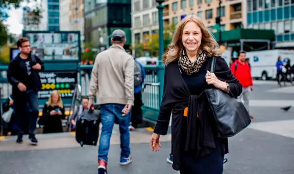 La empresaria millonaria de EEUU que ama viajar en clase turista, tomar el metro y sería la heredera de los hoteles Sheraton