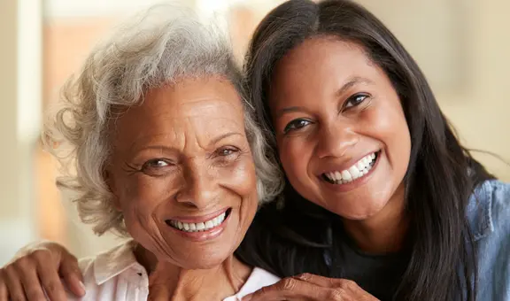 Científicos demuestran que las personas envejecen más rápido en estas dos etapas críticas de la vida, según estudio genético