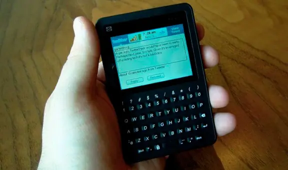 El 'celular' que fracasó porque no aceptaba llamadas ni mensajes: solo servía para ver y enviar tuits