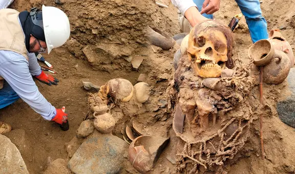 Hallan momia de más de 1.000 años de antigüedad de la cultura Chancay durante instalación de gas en Puente Piedra