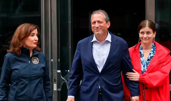 Liberan al candidato a la alcaldía de Nueva York, Brad Lander, tras haber sido arrestado por el ICE en tribunal de inmigración