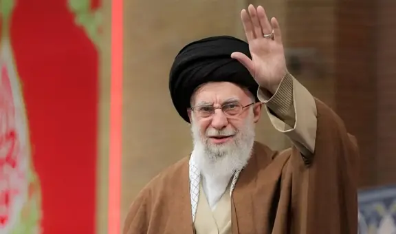 ¿Quién es Alí Jamenei, el líder supremo de Irán que amenaza con un "daño irreparable" a Estados Unidos y cuánto poder tiene?