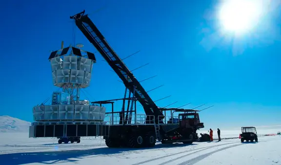 Científicos identifican unas misteriosas señales “fantasmales” a miles de kilómetros bajo el hielo de la Antártida