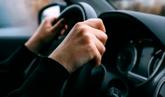 Nueva ley que modifica el método para renovar licencias de conducir a este grupo de personas entrará en vigor en EEUU desde el 1 de julio