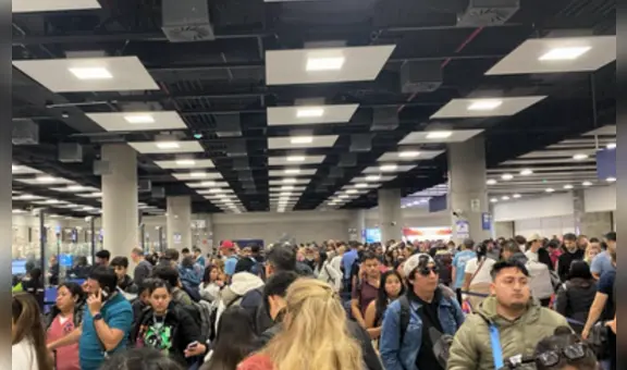 Migraciones sin espacio y sistema caído provocan largas colas de pasajeros en nuevo aeropuerto Jorge Chávez