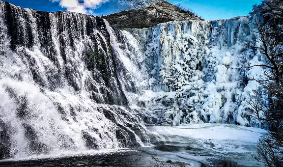 Las fuertes imagenes que dejó el frío extremo en Argentina: congeló una cascada de 30 metros