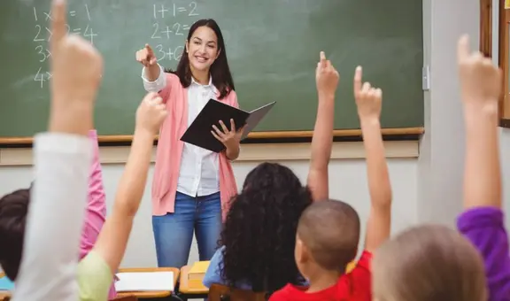 Día del Maestro 2025: frases, felicitaciones y mensajes bonitos para enviar por WhatsApp a los profesores HOY 6 de julio en Perú