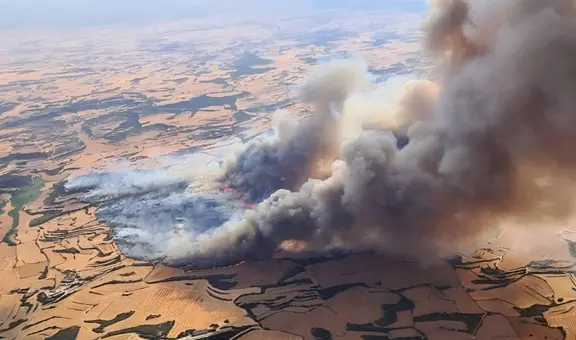 Impactantes imágenes del gran incendio de 'sexta generación' en España que dejó 6.500 hectáreas quemadas