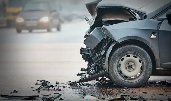 Menor de 14 años roba auto de su padre para salir con sus amigos: deja un muerto y cuatro heridos en Francia