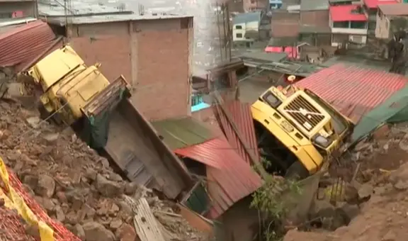 Volquete cae 15 metros al abismo y destruye una casa en El Agustino: familia salva de milagro